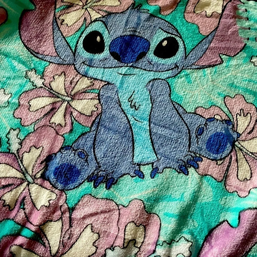 NWT-DISNEY-STITCH SILKY SOFT BLANKET